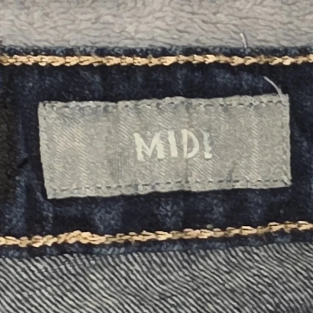 AEROPOSTALE Midi Cuffed Distressed Jean Shorts Size 4‎ Blue Denim Dark Wash